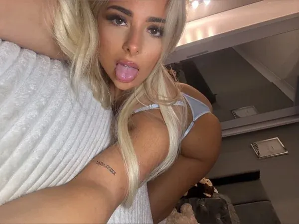 brooke_xox OnlyFans pink obsession