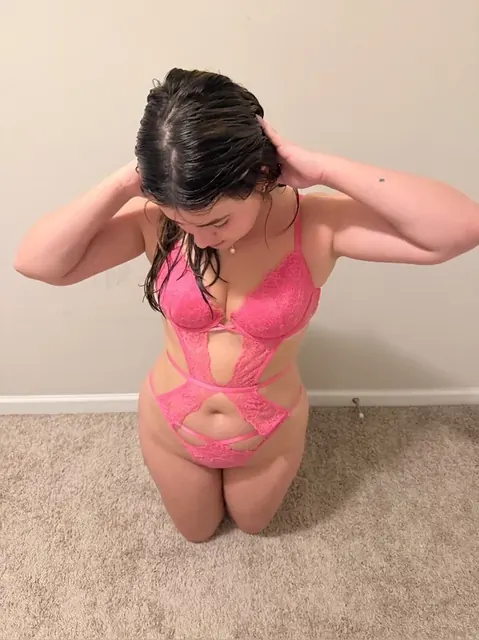 Bubbles199 OnlyFans creator with engaging content