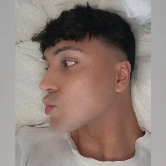 🍑 OnlyFans profile of a charming creator