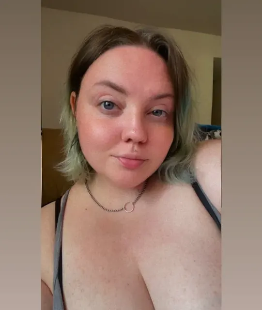 Nova Bunnie OnlyFans curvy blonde creator