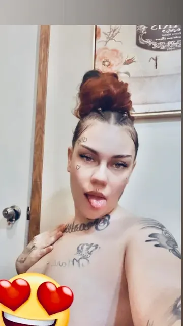 SexxyReddd OnlyFans thick brunette