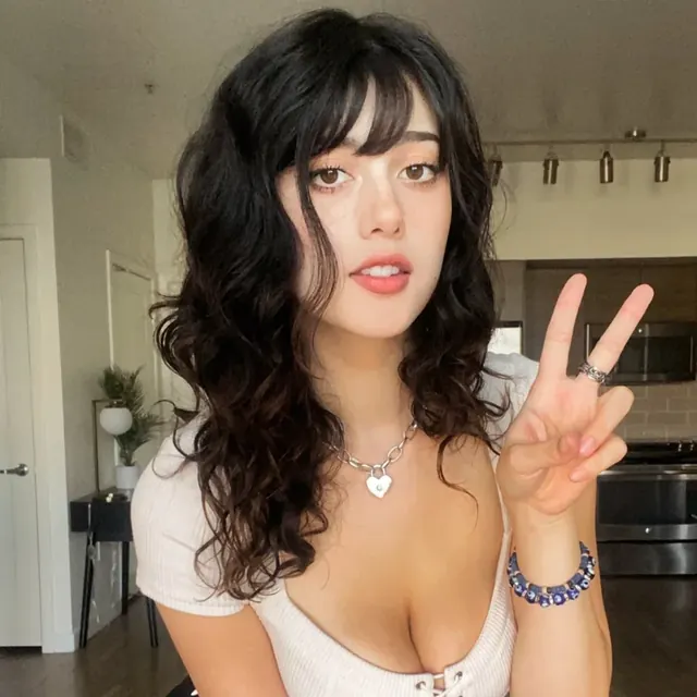 Candylion OnlyFans cosplay model