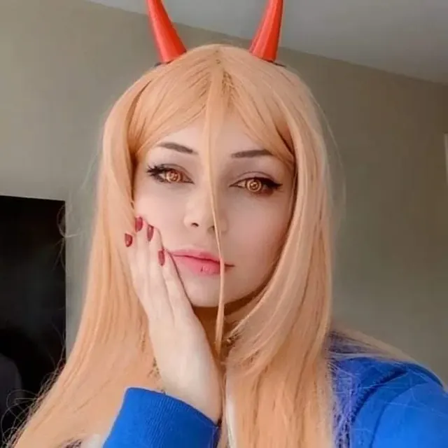 Capuchiini OnlyFans goth bimbo cosplayer
