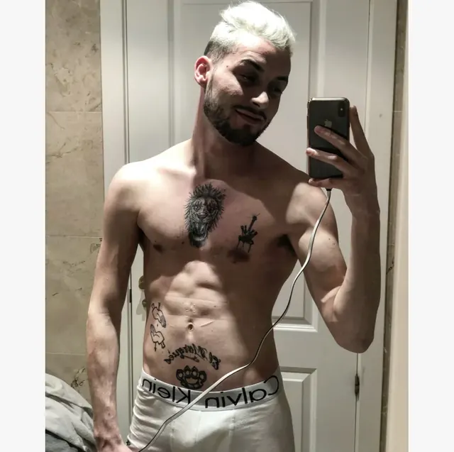 Cardin OnlyFans Creator with exclusive content