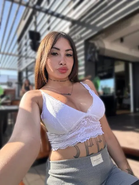 Carolina OnlyFans creator with engaging content