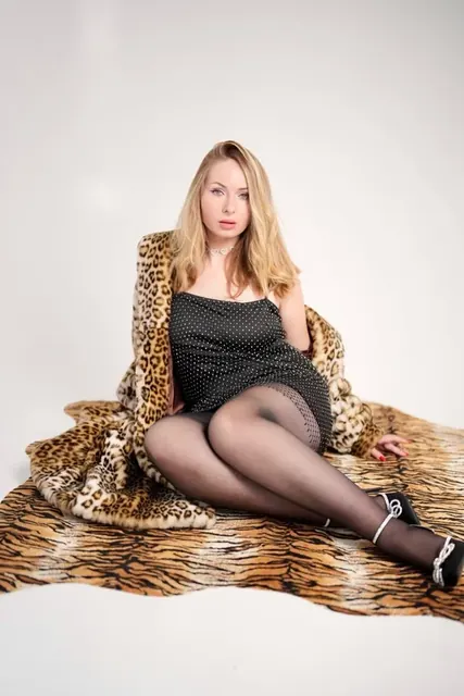 Carty OnlyFans creator with a captivating presence