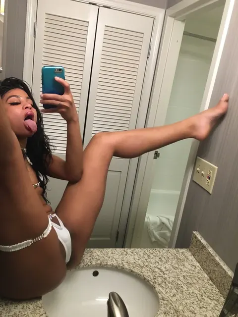 Cassaleyna OnlyFans profile with charming content