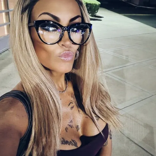 Charlilaine OnlyFans Curvy Blonde