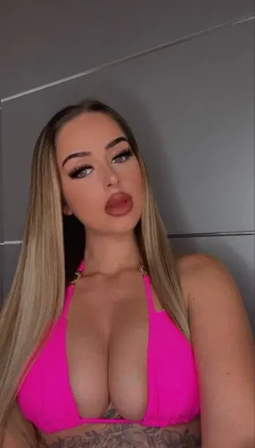 Chelsealeex0 OnlyFans glamorous blonde creator