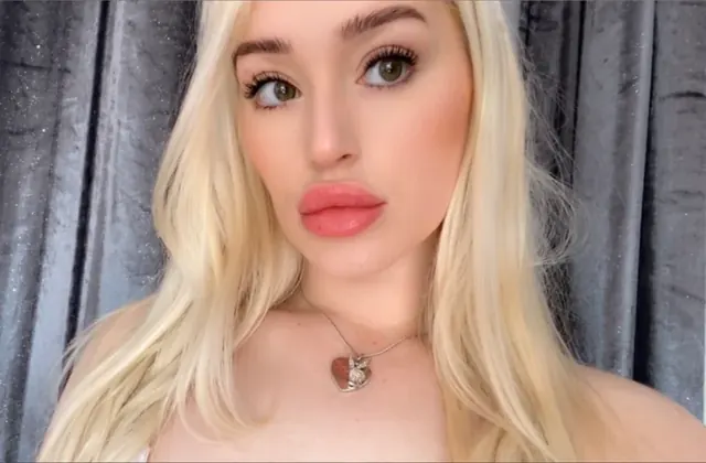 Cherrybaby69x OnlyFans creator with exclusive content