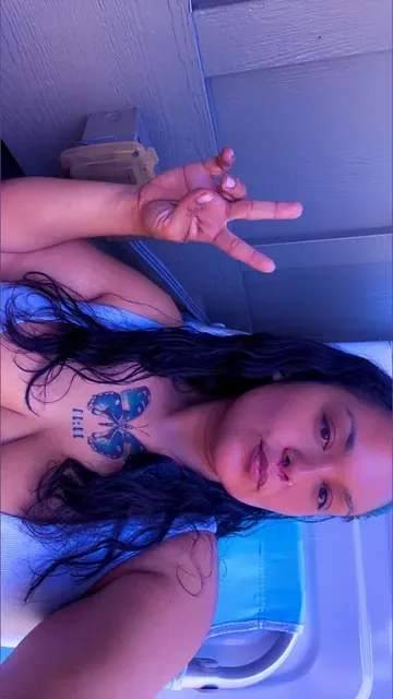 Stephanie OnlyFans tattooed creator