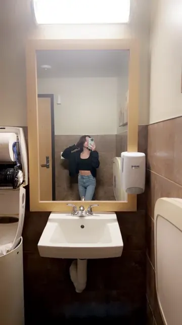 Chlo OnlyFans creator with captivating content