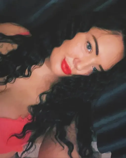 Chloe02louise99 OnlyFans curvy creator