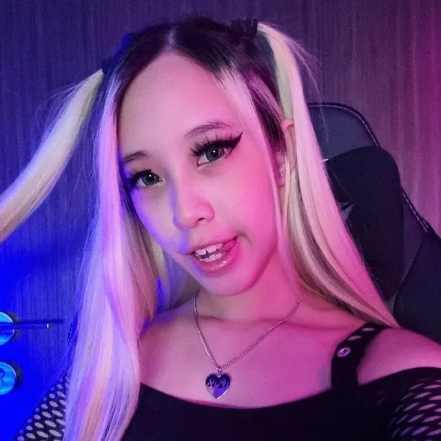 Chrissyvalkyrievip OnlyFans gamer girlfriend