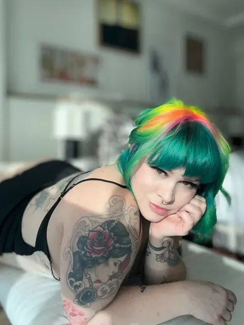Cinderpage OnlyFans Curvy Tattooed Babe