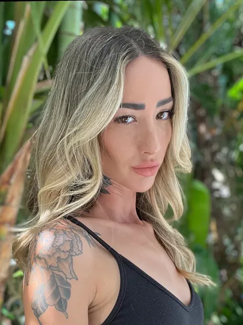 Claire Lush OnlyFans creator with exclusive content