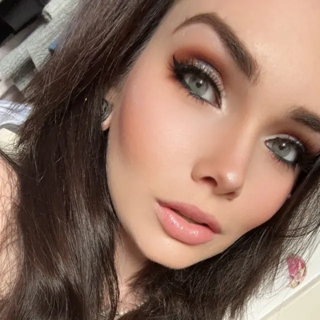 Cloverskyloft OnlyFans creator with engaging content