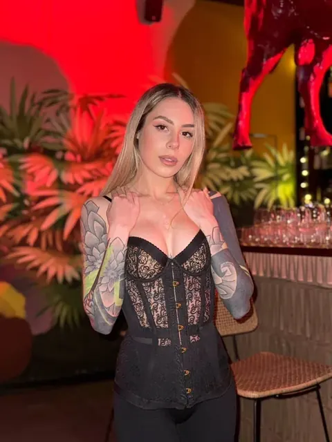 Coralin OnlyFans creator with custom videos