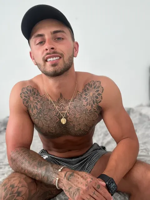 Connor Hunter OnlyFans creator with engaging content