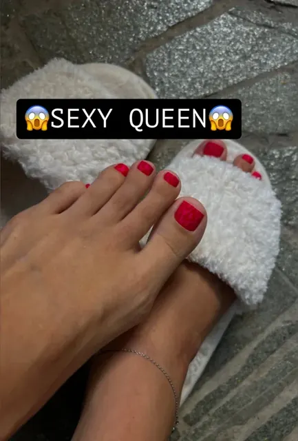 SEXY QUEEN TOP 0,7% OnlyFans creator with exclusive content