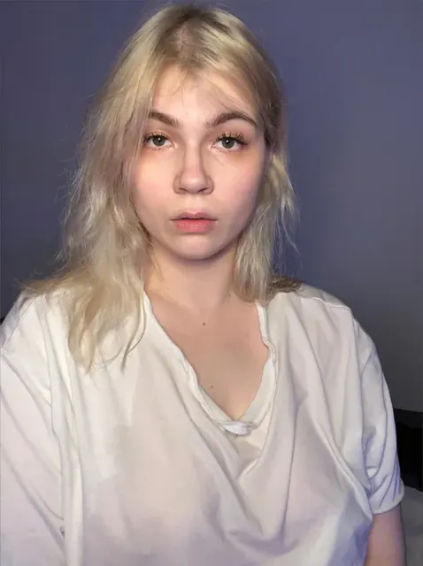 Kelly SEXTING queen OnlyFans creator with playful content