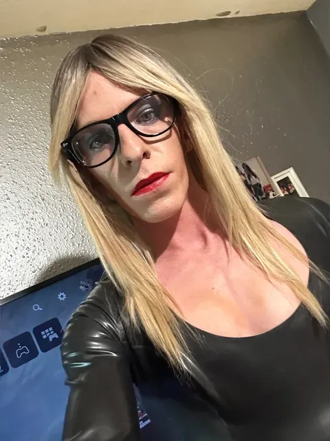 Perry OnlyFans crossdresser profile