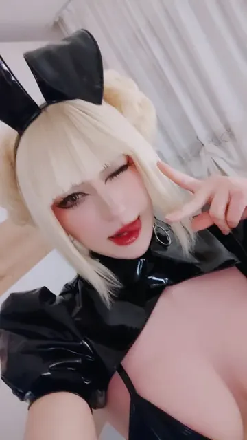 Crystal💎Cosplay OnlyFans creator with cosplay content