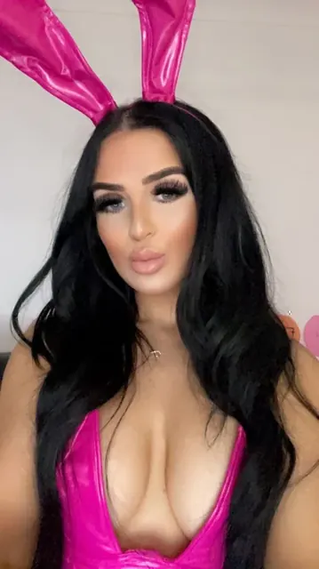 Crystal OnlyFans British content creator