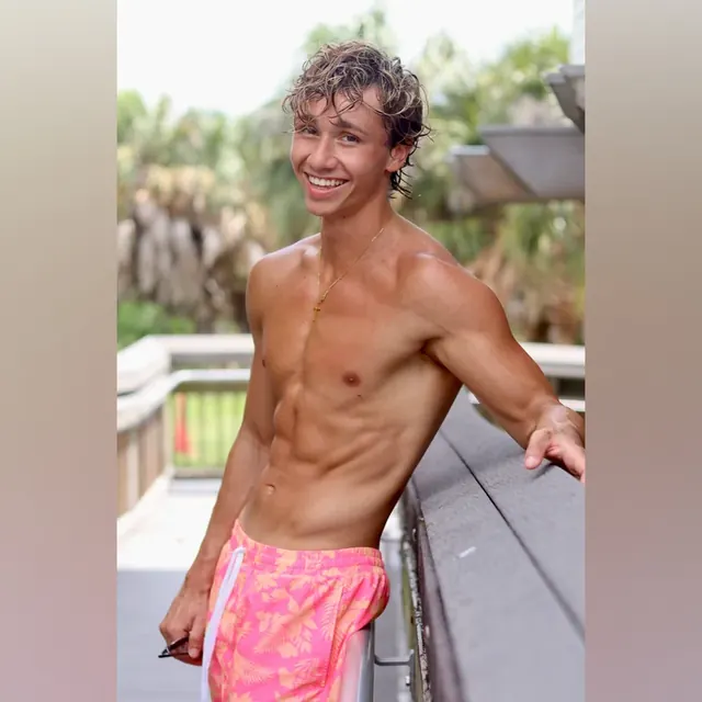 curly_goldenretriever OnlyFans fitness influencer