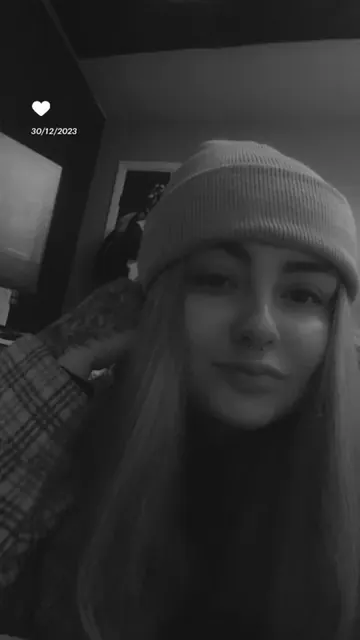 Erin OnlyFans curvy girl