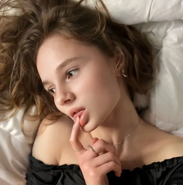Small 𝐌𝐈𝐋𝐀𝐍𝐀 OnlyFans profile picture - teen creator