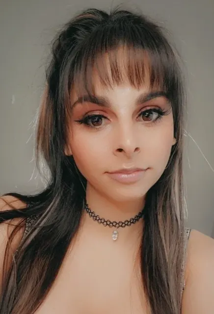 CutieV OnlyFans brunette model