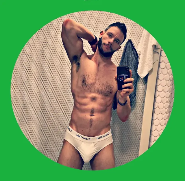 ℂℝ_ OnlyFans creator with explicit content