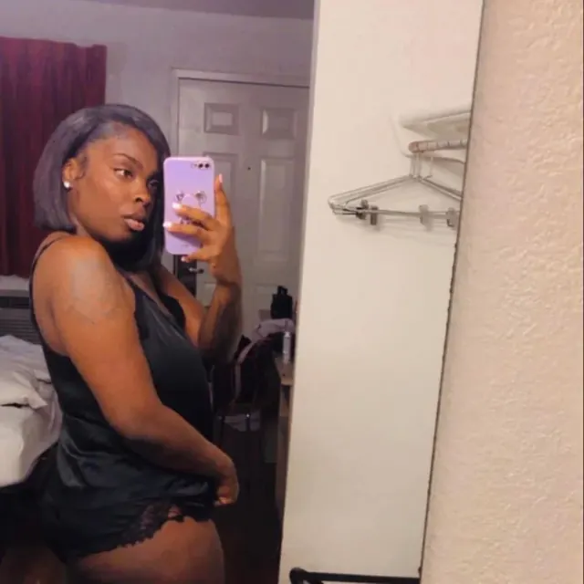 Scarlet OnlyFans creator with a sexy vibe.