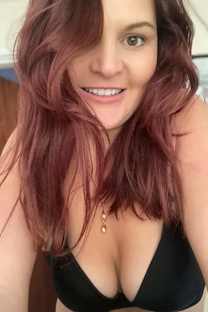 Daizeeblupremium OnlyFans British stoner girl