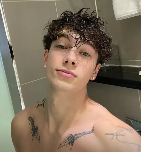 LUCA on OnlyFans playful male performer