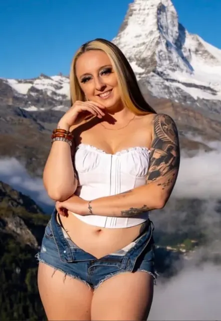 Danikix pussy is throbbing! OnlyFans creator with exclusive content