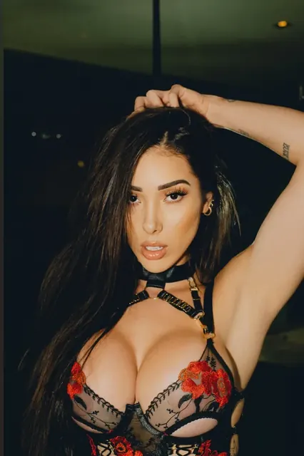 Danik Michell TV OnlyFans Glamorous Creator