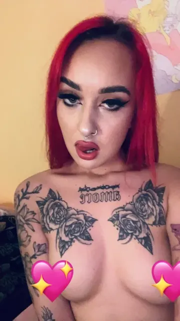 Darina7 OnlyFans red-haired alternative creator