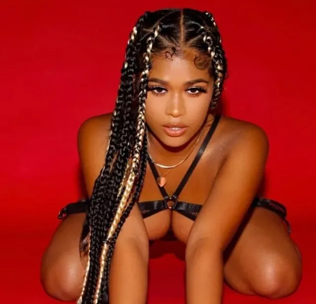 Day Sulan OnlyFans creator with engaging music content.