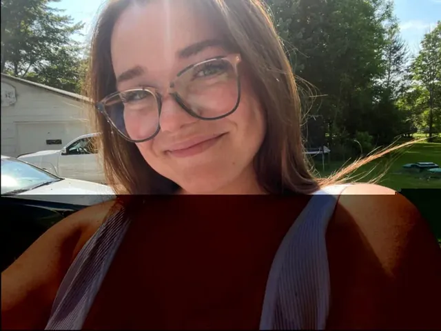 Marie OnlyFans creator showcasing her bouncy side