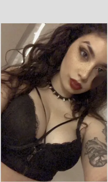 deathcorenymph666 OnlyFans all-natural goth chick