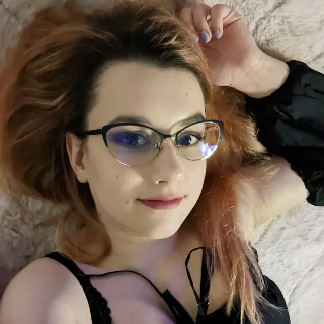 Delimbre OnlyFans creator with petite charm