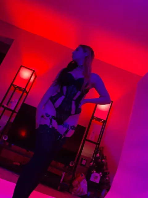 S OnlyFans goth creator with unique content