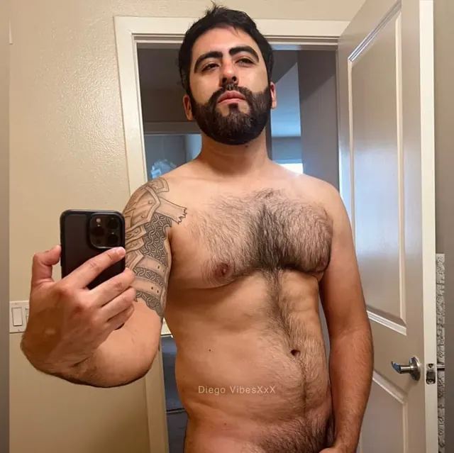 Diego Vibes XxX OnlyFans creator showcasing unique content.