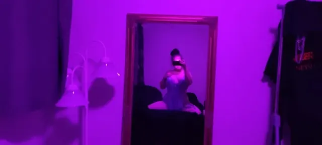 Dinley OnlyFans tattooed goth girl