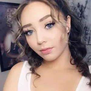 Dollfacedangr OnlyFans brunette model