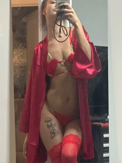 Domilee OnlyFans profile with engaging content