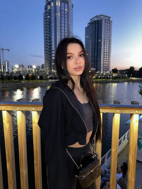 dora 18 (@dora_18) OnlyFans exclusive creator profile photo