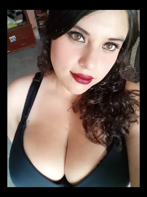 Dori Tovar OnlyFans profile with big tits